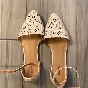 Old navy cut out flats and scallops